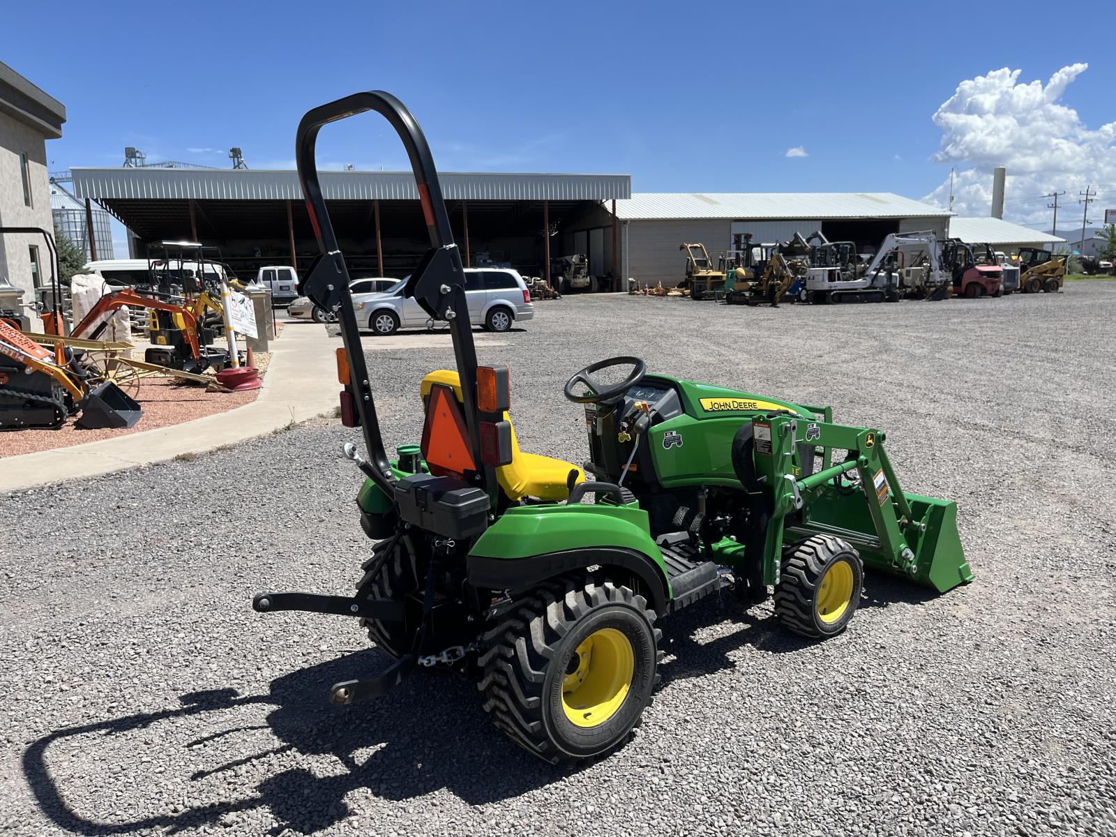 ./imagenes/INVOICE/2019/16954/TRACTOR JOHN DEERE 1023E (17).JPG